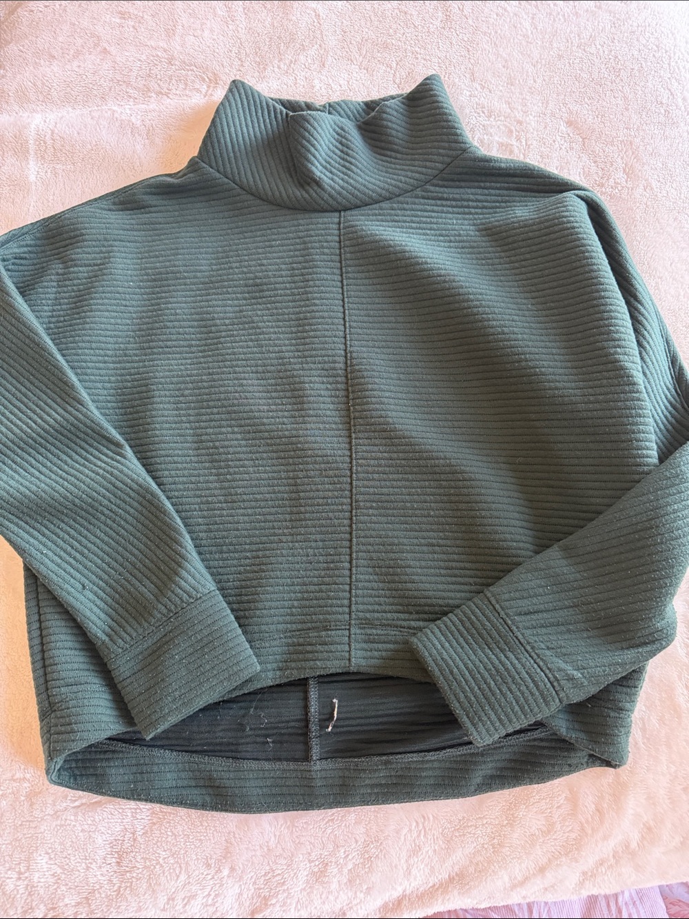 STYLUS Ribbed Turtleneck Pullover in Forest Green
